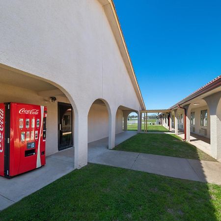 Americas Best Value Inn Bonham Exterior photo