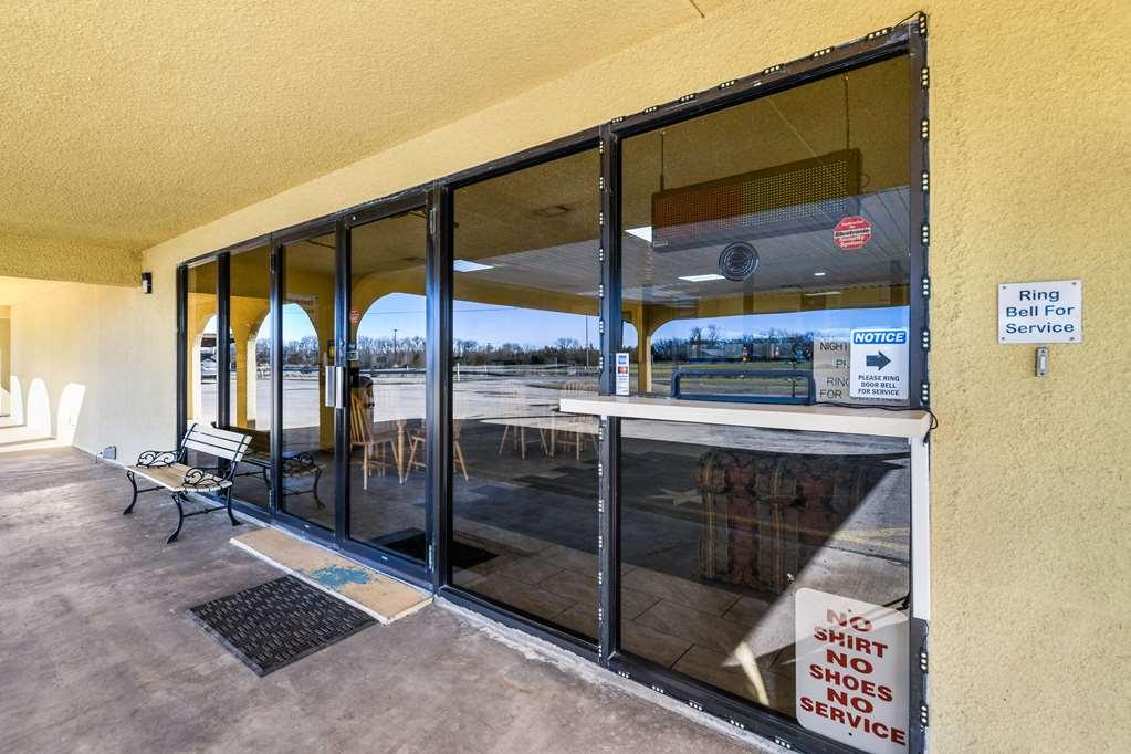 Americas Best Value Inn Bonham Exterior photo