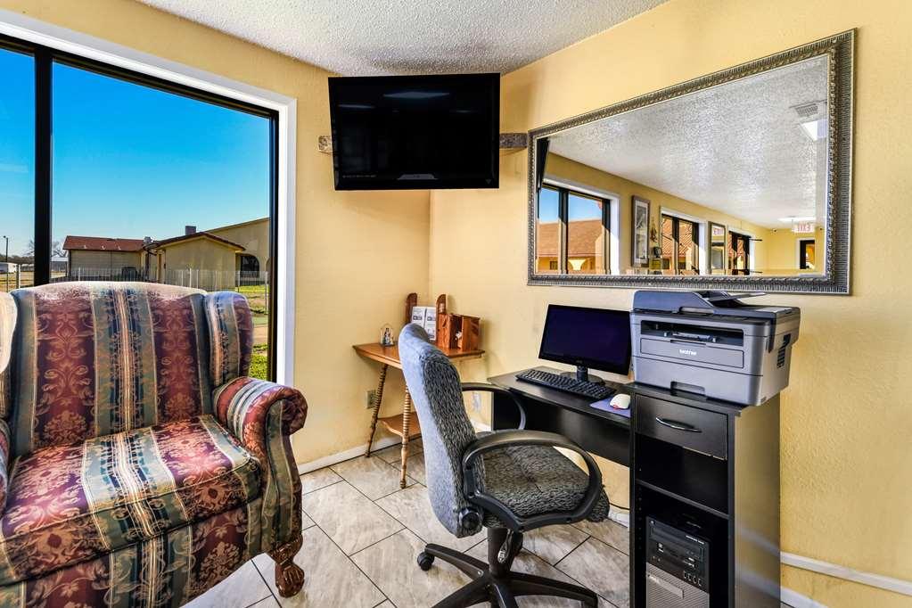 Americas Best Value Inn Bonham Exterior photo