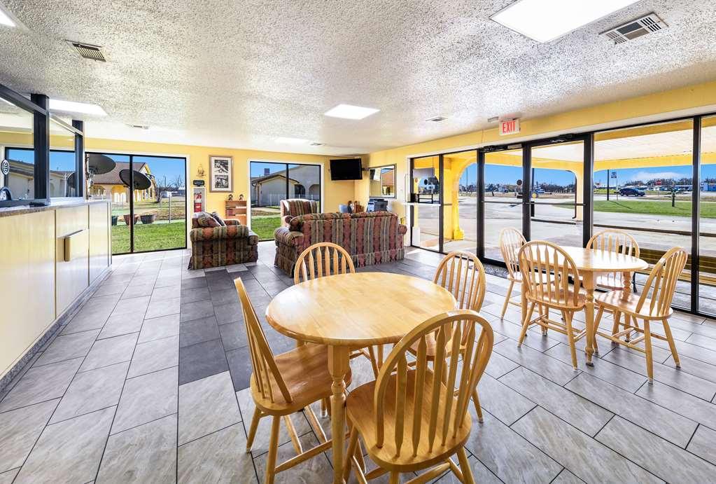 Americas Best Value Inn Bonham Exterior photo