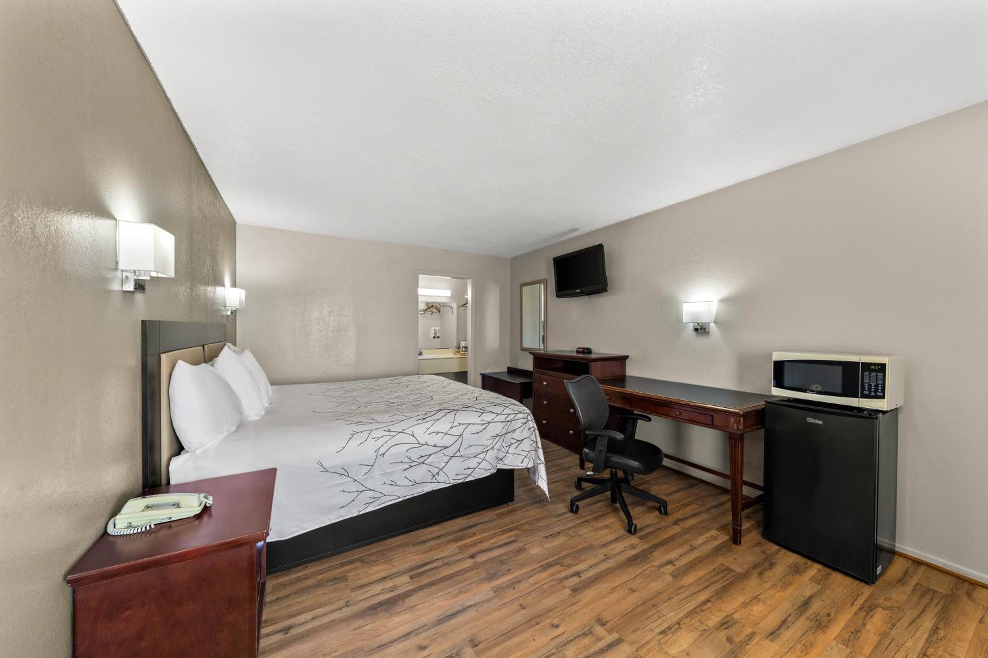 Americas Best Value Inn Bonham Exterior photo