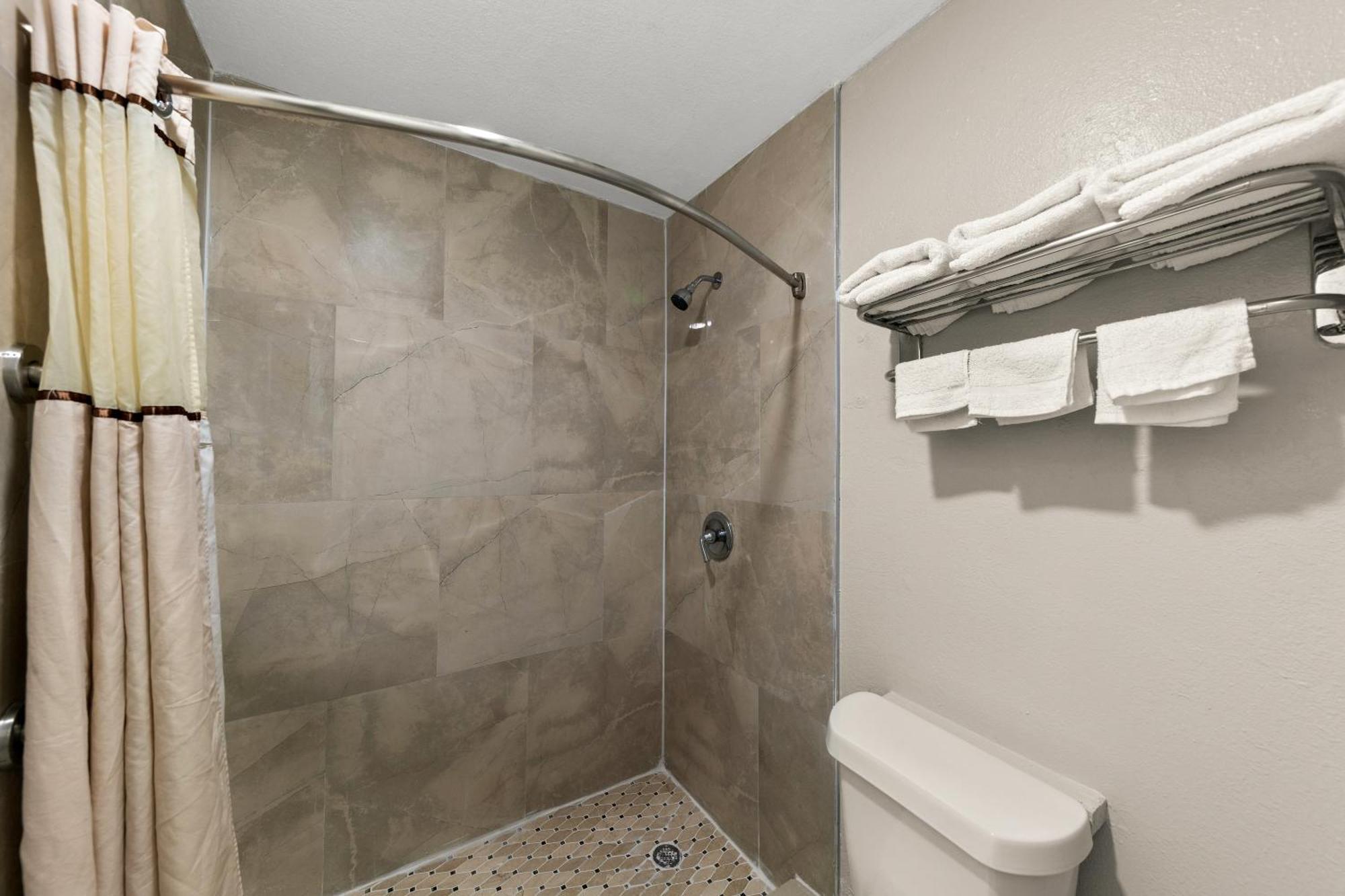 Americas Best Value Inn Bonham Exterior photo