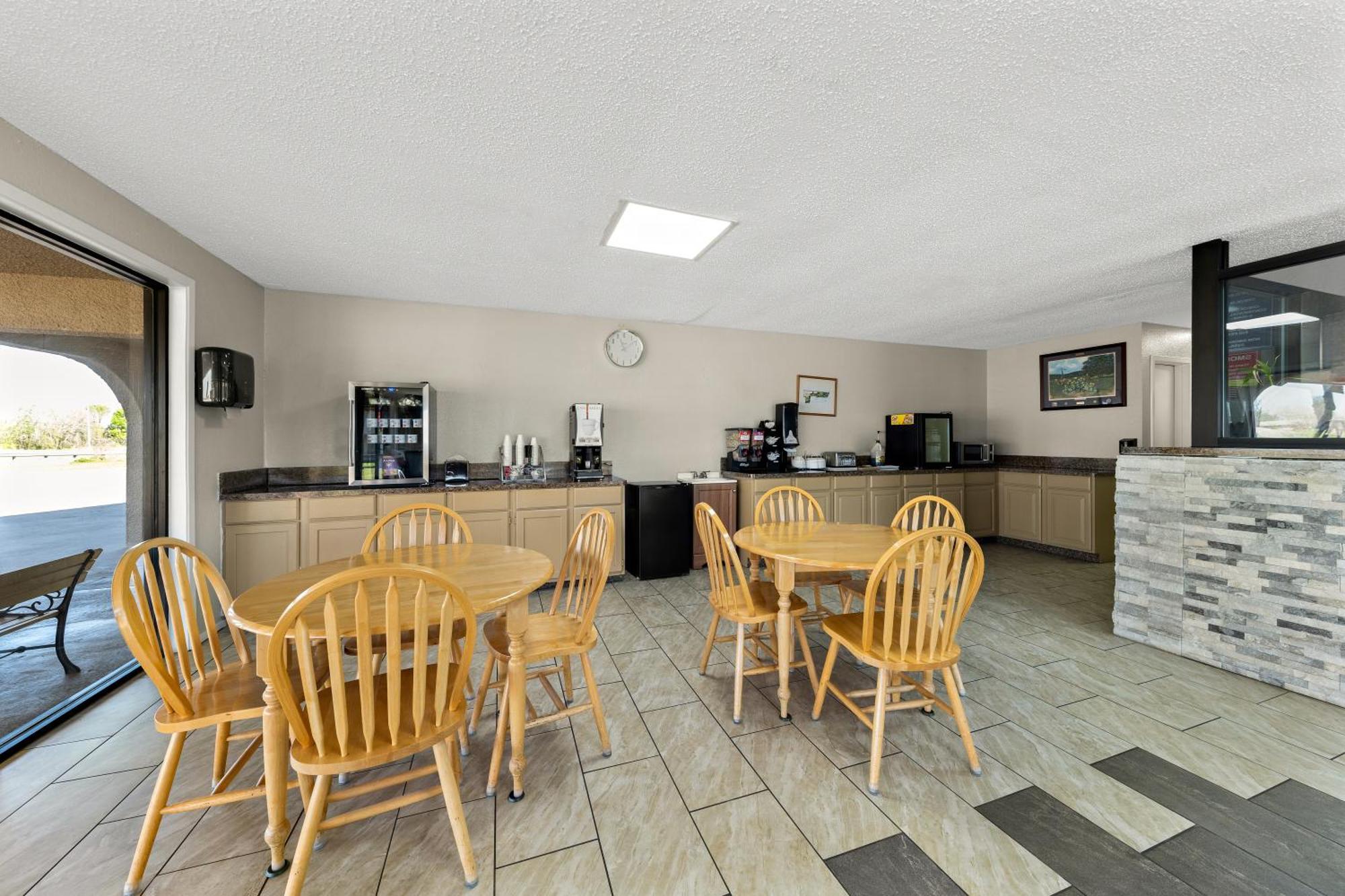 Americas Best Value Inn Bonham Exterior photo