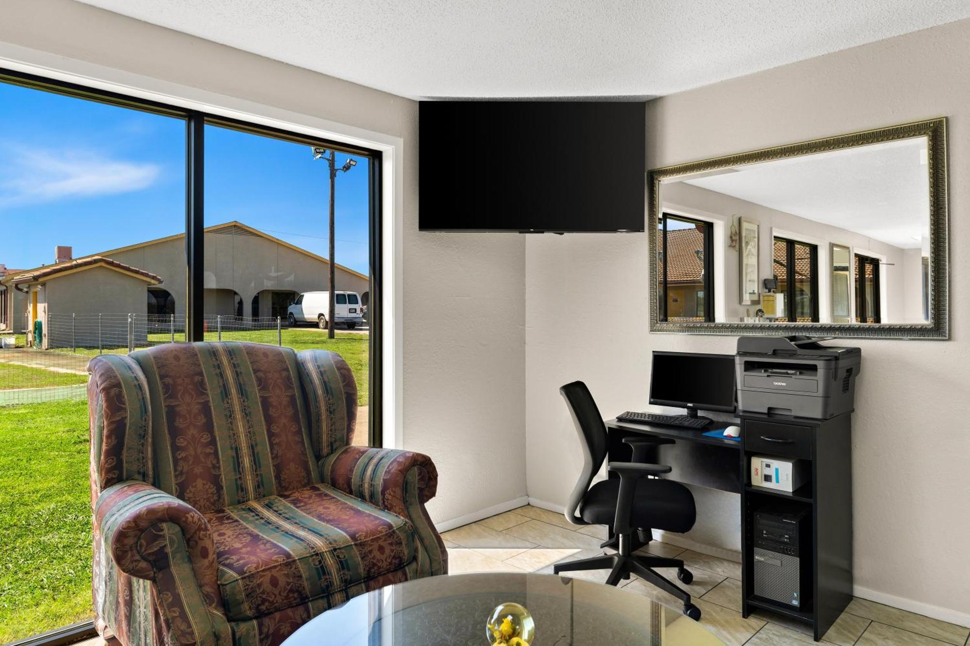 Americas Best Value Inn Bonham Exterior photo