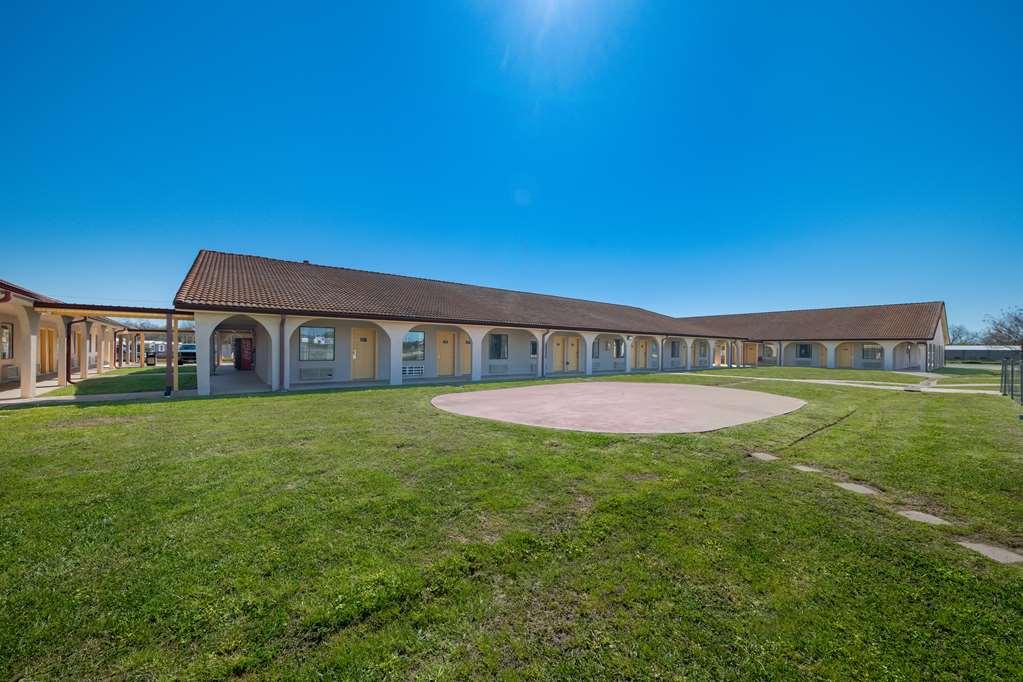 Americas Best Value Inn Bonham Exterior photo