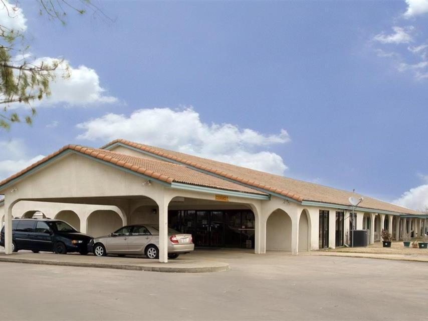 Americas Best Value Inn Bonham Exterior photo