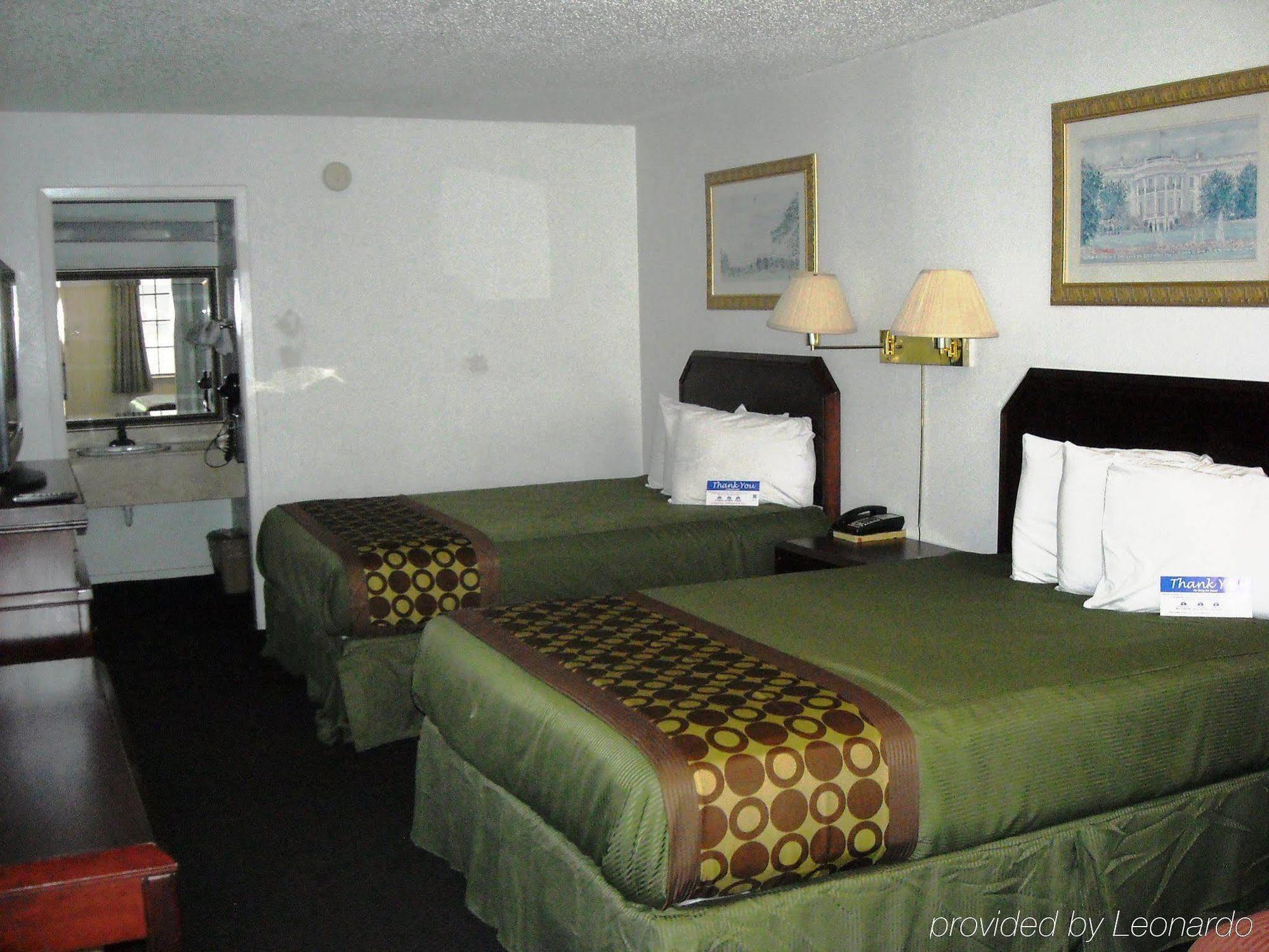 Americas Best Value Inn Bonham Exterior photo